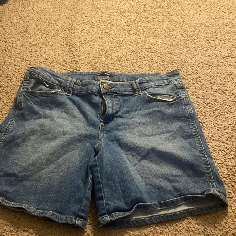 TRENDY!!! Cute blue Jean shorts